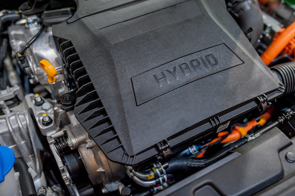 What Are the Pros and Cons of Owning a Hybrid Vehicle?
