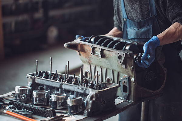 When to Consider Engine Replacement or Engine Overhaul